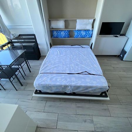 Studio Avec Piscine Et Parking Roses Extérieur photo